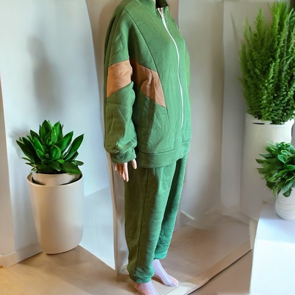 NWT 2 Piece Green Contrast Stripe Fleece Zipper With Sweatpants - Picture 14 of 16